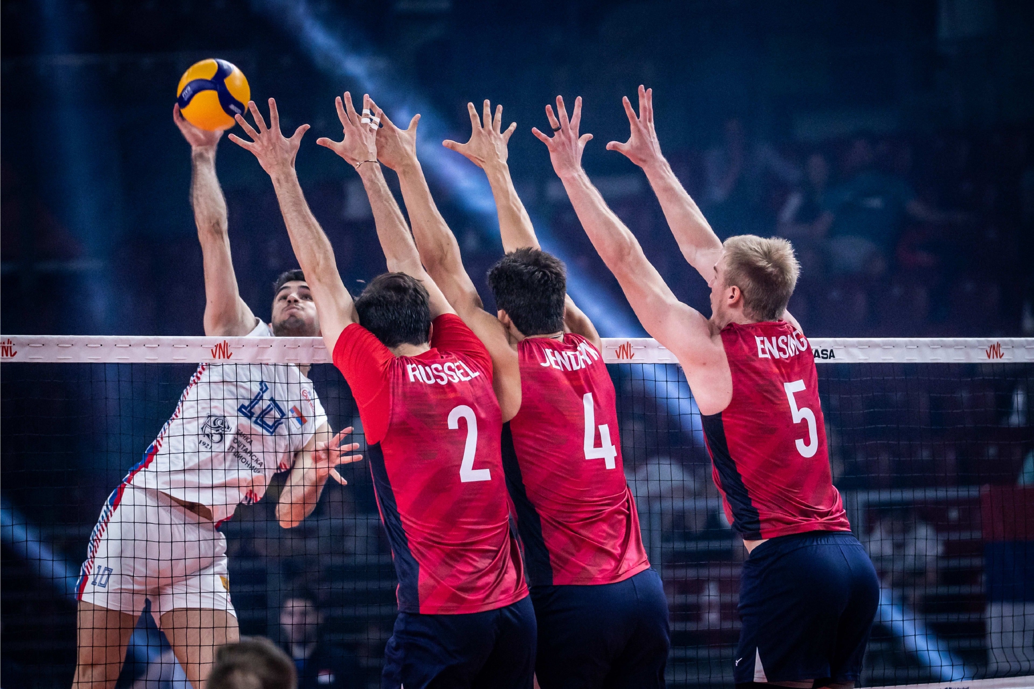 波兰队完胜日本队，王皓刷新纪录