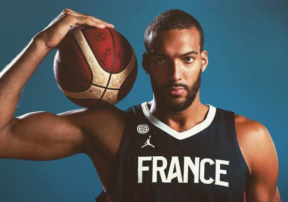 76人力克独行侠,戈贝尔高光表现 76人力克独行侠,戈贝尔高光表现