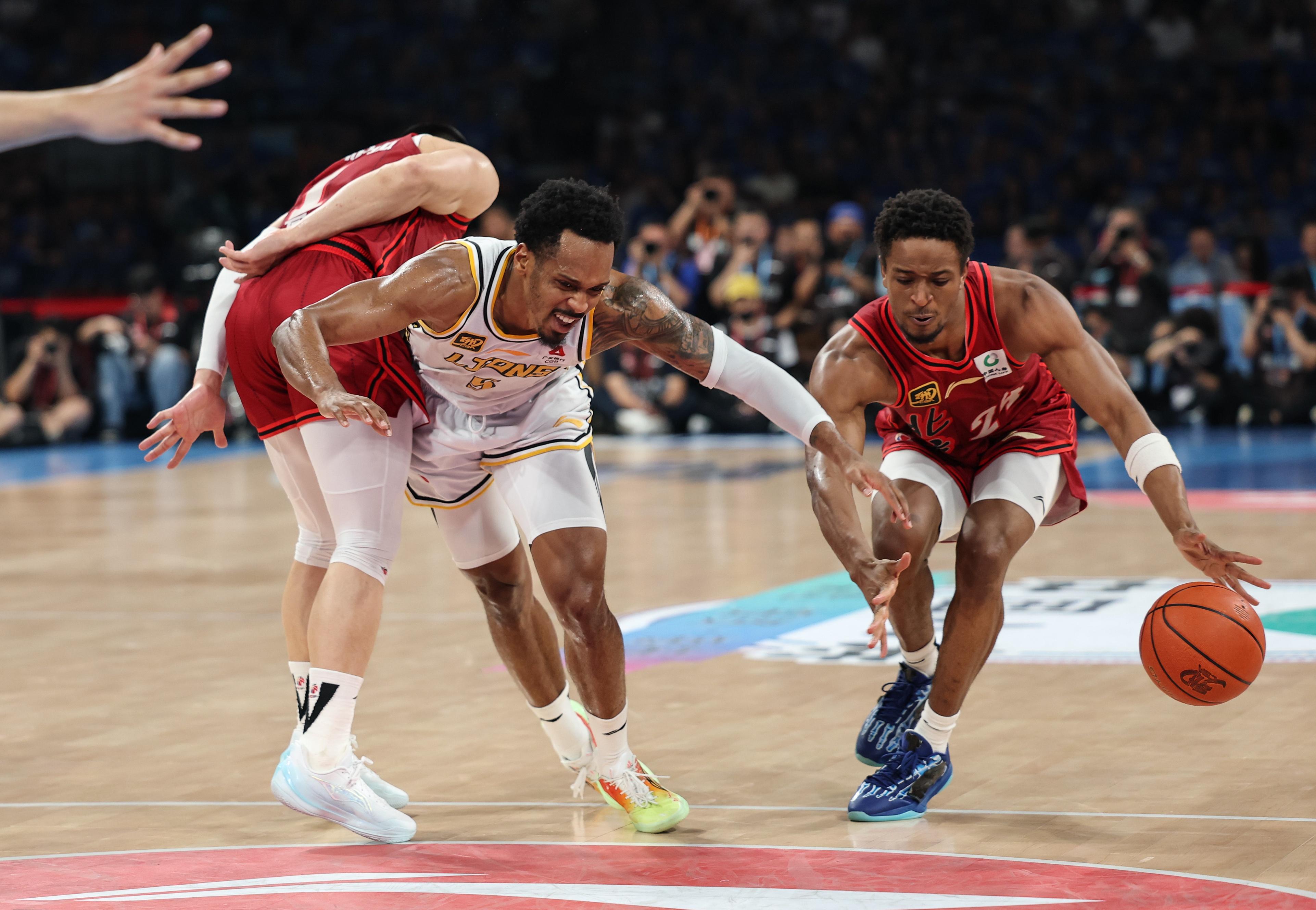 鹈鹕碾压爵士，布伦森统治全场