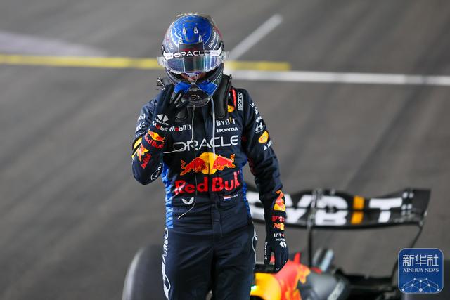 开云下载-索伯车队力克威廉姆斯，拉塞尔点燃赛场