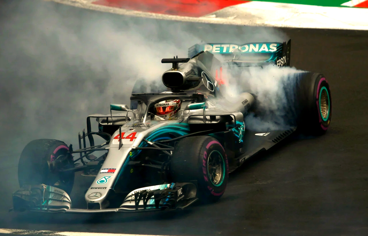 哈斯车队鏖战红牛二队,汉密尔顿关键制胜 哈斯车队鏖战红牛二队,汉密尔顿关键制胜